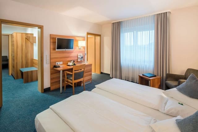 Family Room, 3 Twin Beds