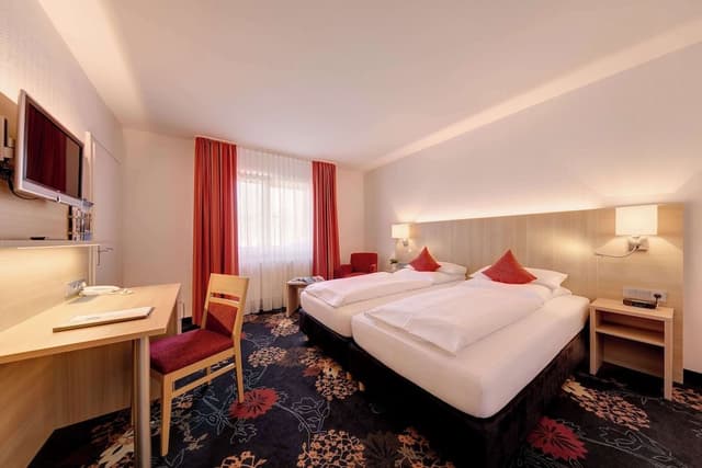 Family Room, 3 Twin Beds