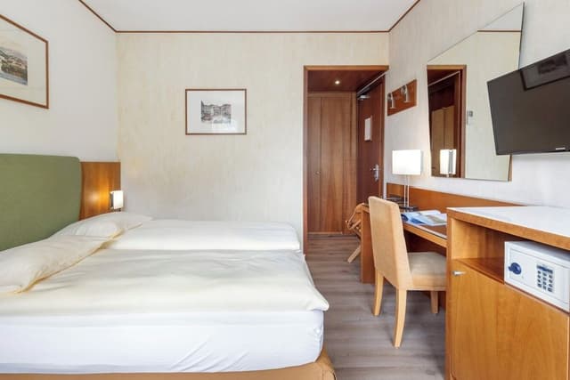 Double Room, 1 Queen Bed