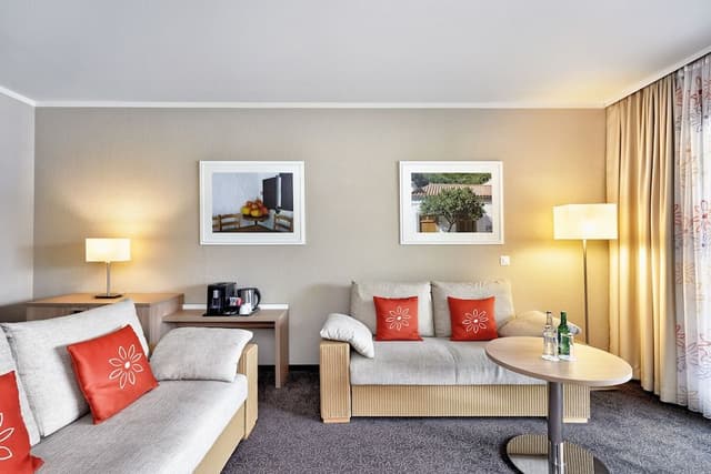 Suite, Lake View