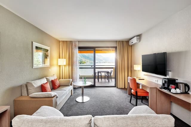 Suite, Lake View