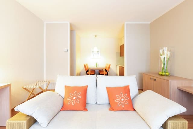 Suite, Lake View