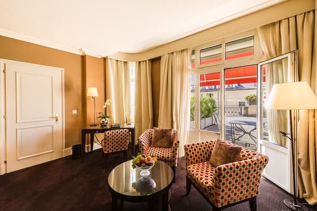 Deluxe Suite (Lake)