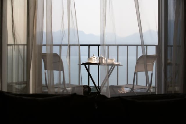 Suite (Lake)