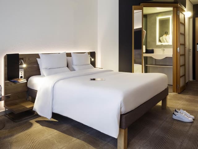 Family Room, 1 Queen Bed with Sofa bed (Superior)