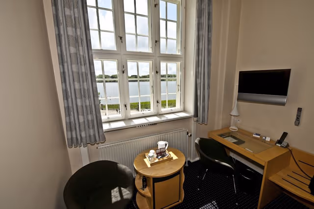 Single Room, 1 Queen Bed, Fjord View, Main Building
