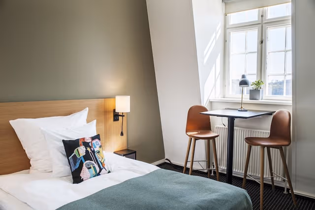 Single Room, 1 Queen Bed, Fjord View, Main Building