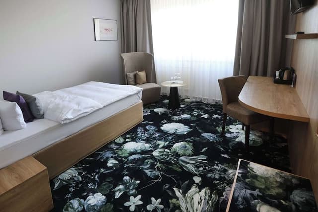Comfort Room, 1 Queen Bed, Balcony (Shower Only)
