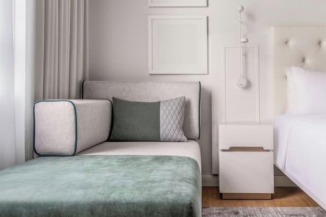 Deluxe Room, 1 King Bed