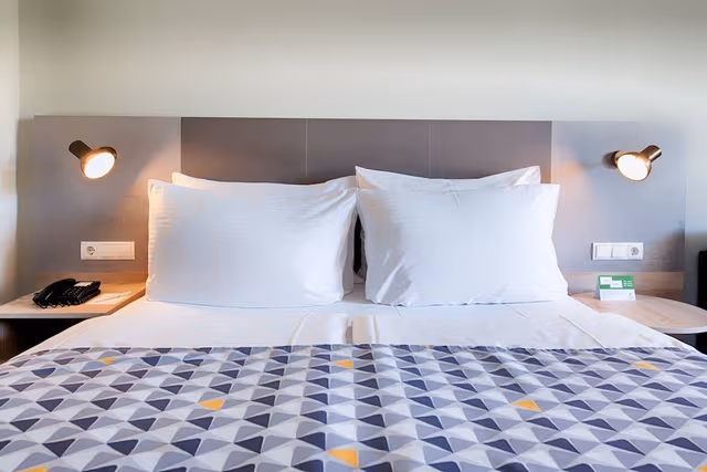 Standard Room, 1 Queen Bed, Balcony