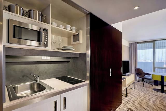 Studio, 1 King Bed, Balcony