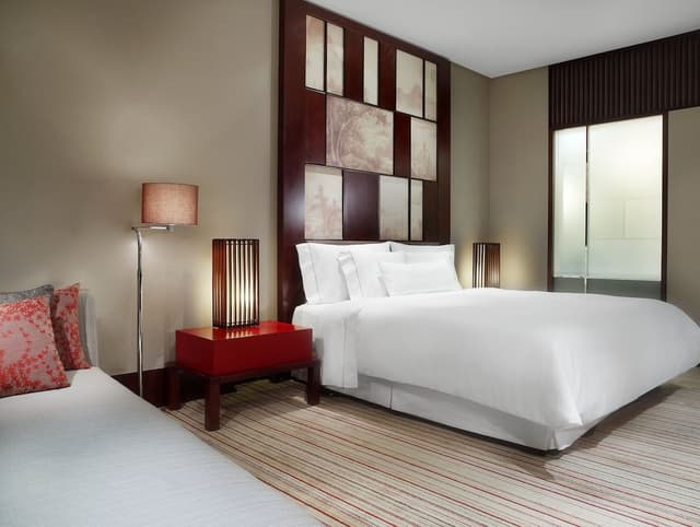 Club Suite, 1 King Bed, City View
