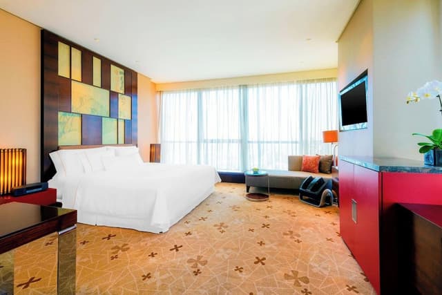 Club Suite, 1 King Bed, City View