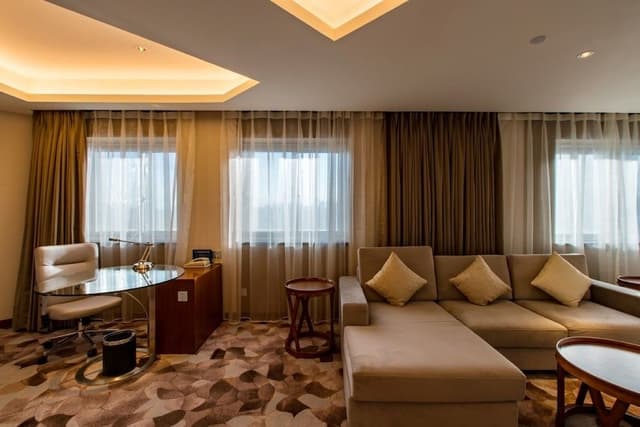 Business Suite, 1 King Bed