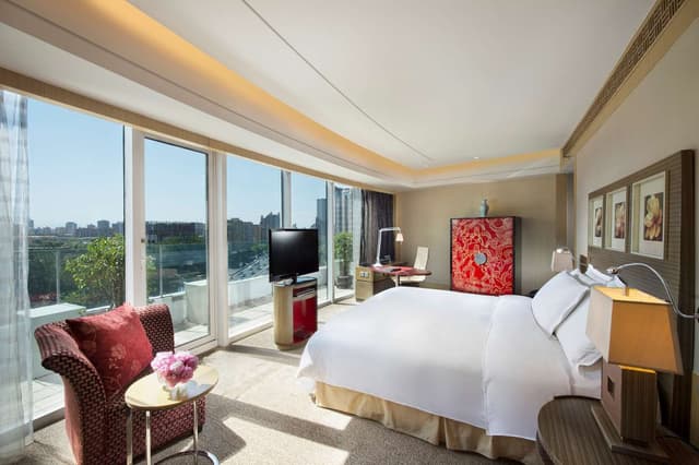 EXECUTIVE JUNIOR SUITE