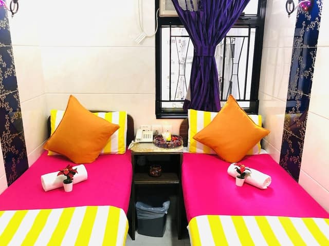 Standard Twin Room (Private Bathroom)