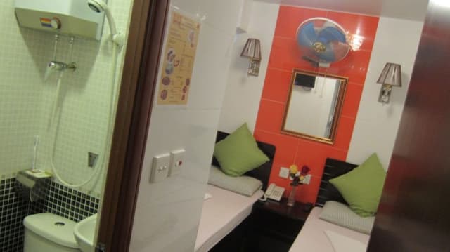 Standard Twin Room (Private Bathroom)