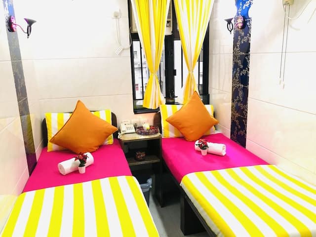 Standard Twin Room (Private Bathroom)