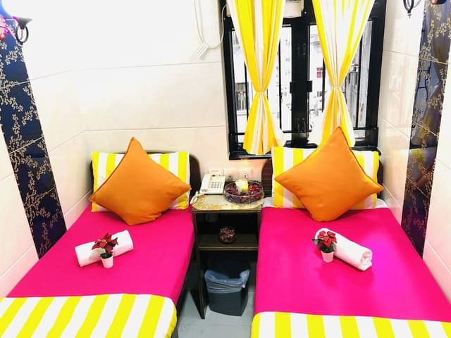 Standard Twin Room (Private Bathroom)