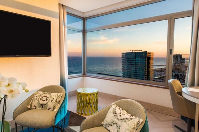 SKYLINE SUITE
