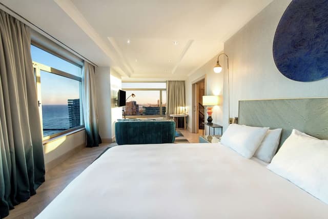 SKYLINE SUITE