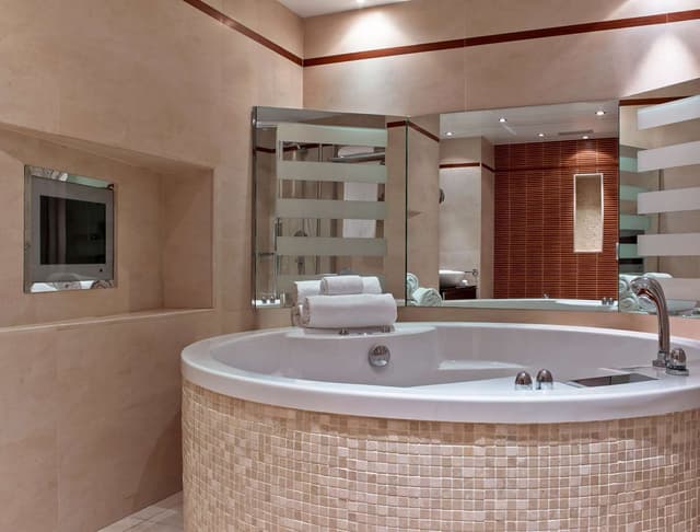 SKYLINE SUITE