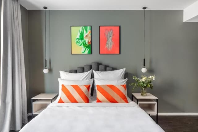 Large Room - Accessible