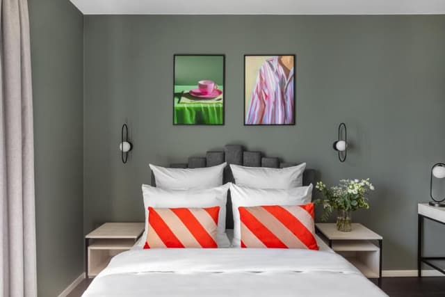 Large Studio with Kitchenette