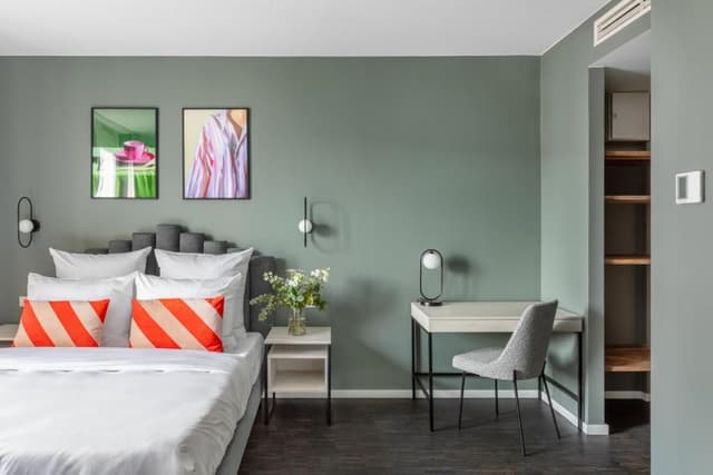 Large Studio with Kitchenette