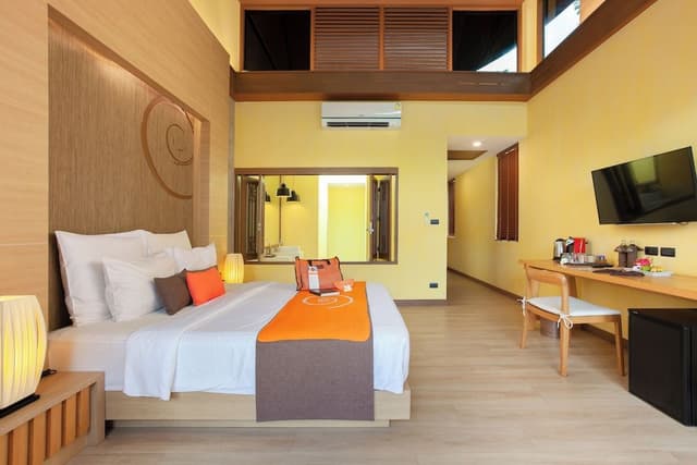 Deluxe Room, Balcony