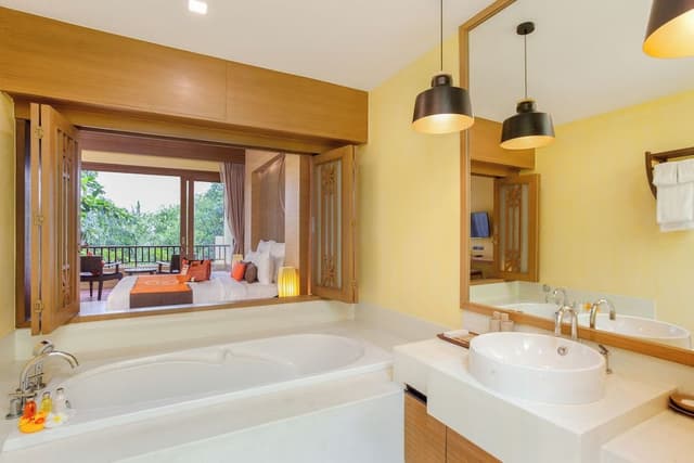 Deluxe Room, Balcony