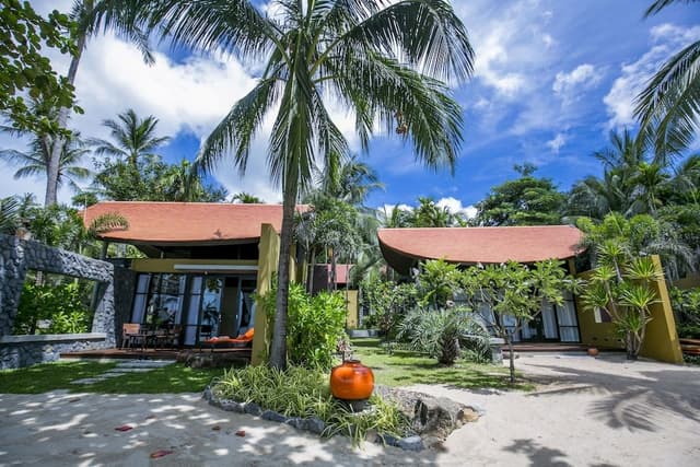Villa, Beachfront