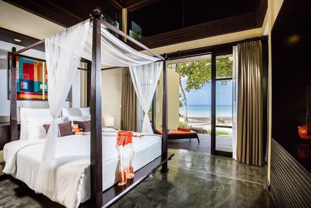 Villa, Beachfront