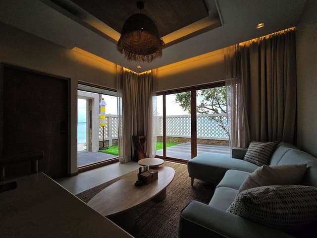 Luxury Beachfront Pool Villa