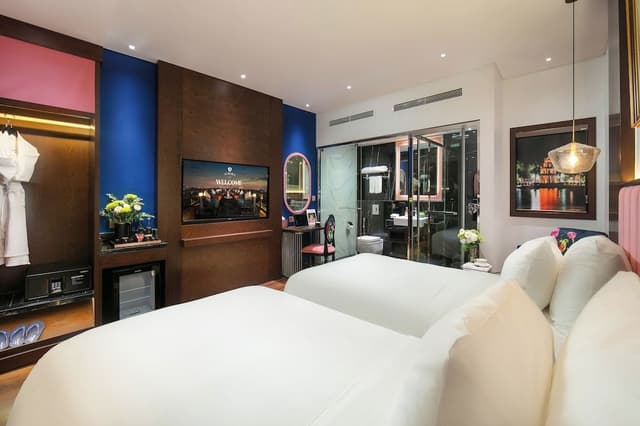 Deluxe Double or Twin Room With Internal Window