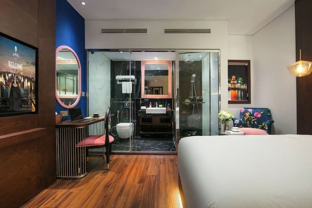 Deluxe Double or Twin Room With Internal Window