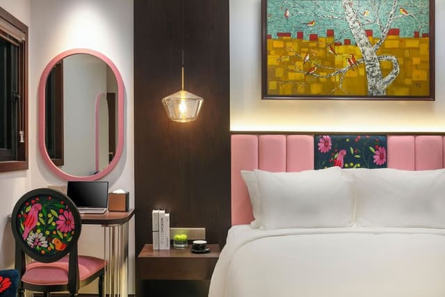 Deluxe Double or Twin Room With Internal Window