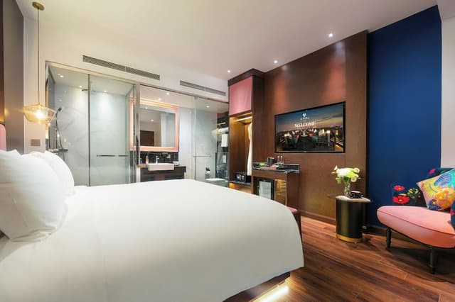 Deluxe Double or Twin Room With Internal Window