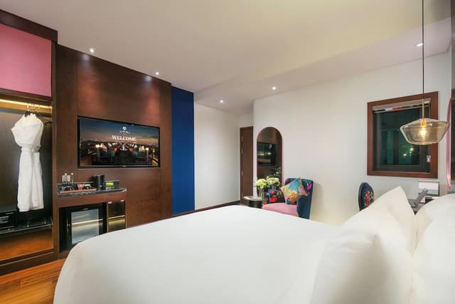 Deluxe Double or Twin Room With Internal Window