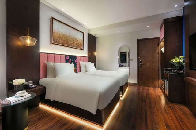 Deluxe Double or Twin Room With Internal Window