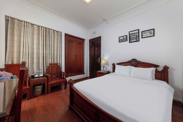 Deluxe Double Room (with Window)