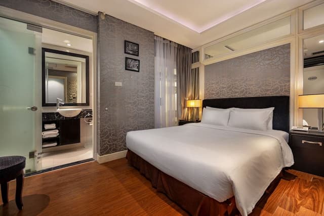 Standard Room, 1 Queen Bed