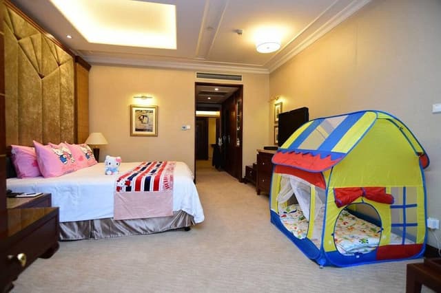 Business Double Room, 1 King Bed, Garden View
