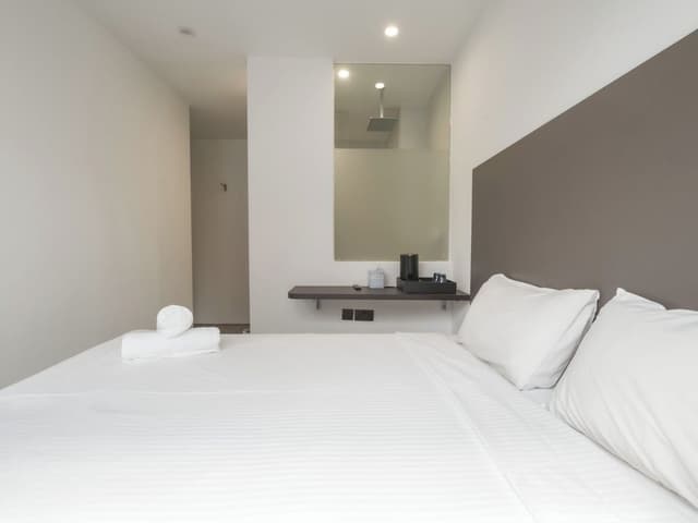 Deluxe Double, Window