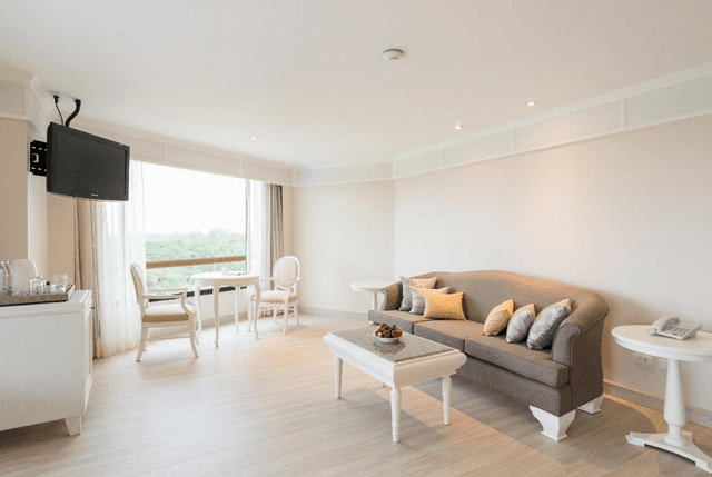 Riverie Suite