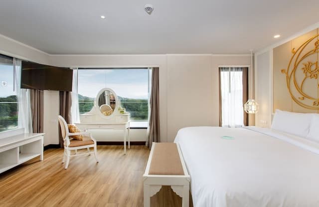Riverie Suite