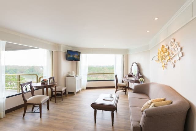 Riverie Suite