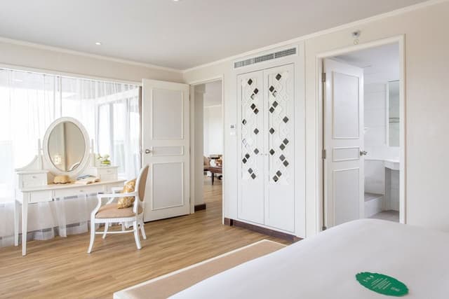 Riverie Suite