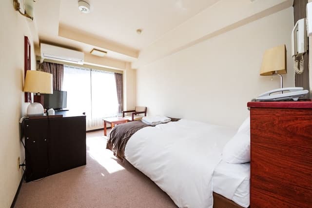 [Smoking] Small Double Bed Room