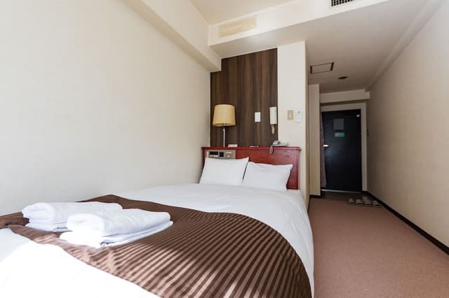 [Smoking] Small Double Bed Room